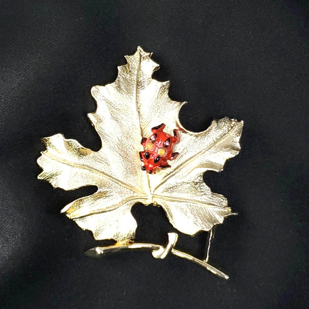 VTG Sarah Coventry "Bit O' Fantasy" brooch 1966 gold-tone leaf With ladybug - Picture 1 of 9
